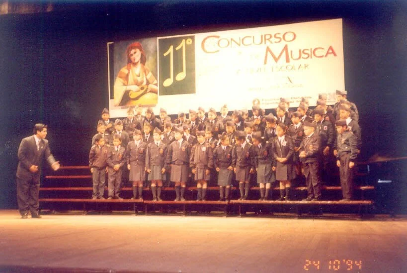 Alumnos del colegio en el concurso de música de 1994
