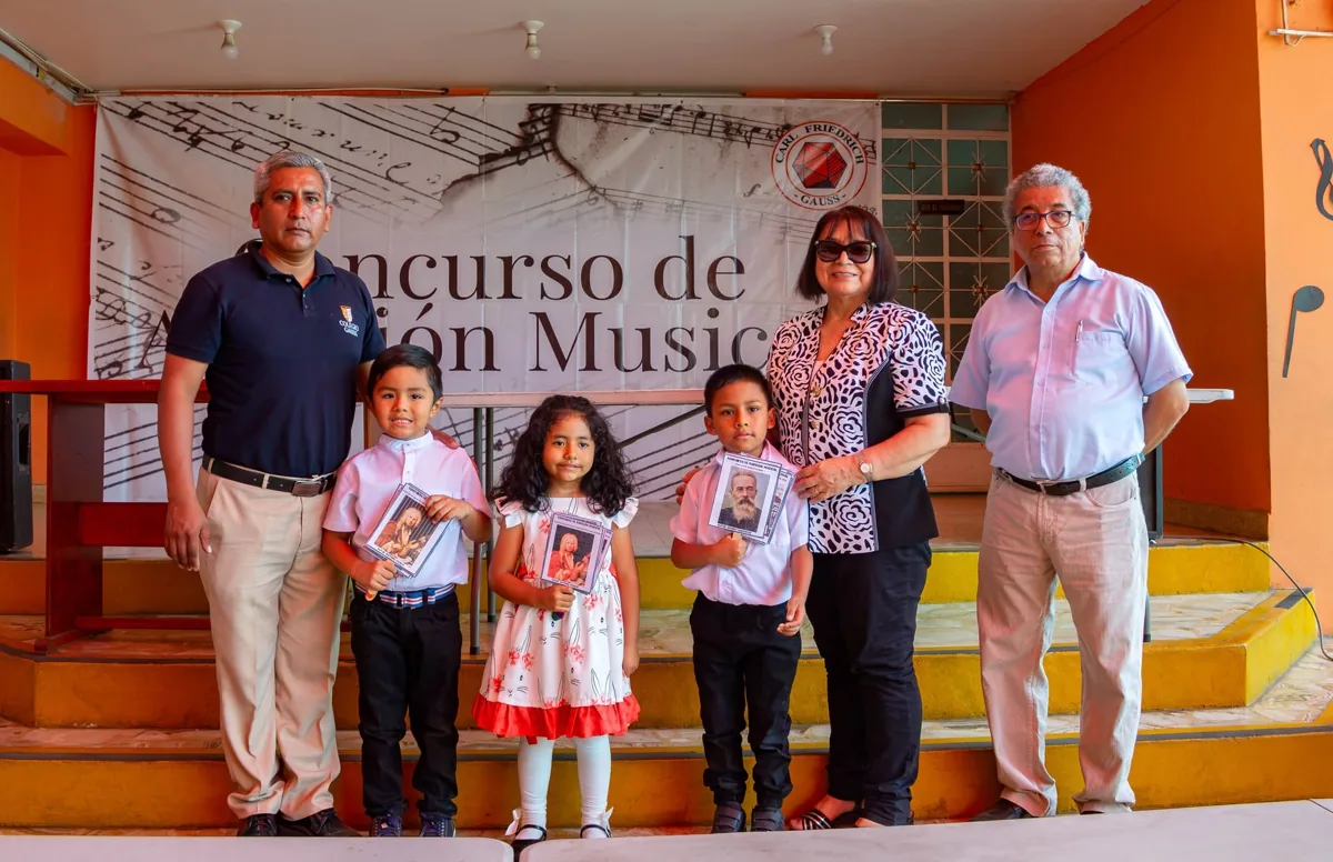 Niños y familias al finalizar una actividad musical