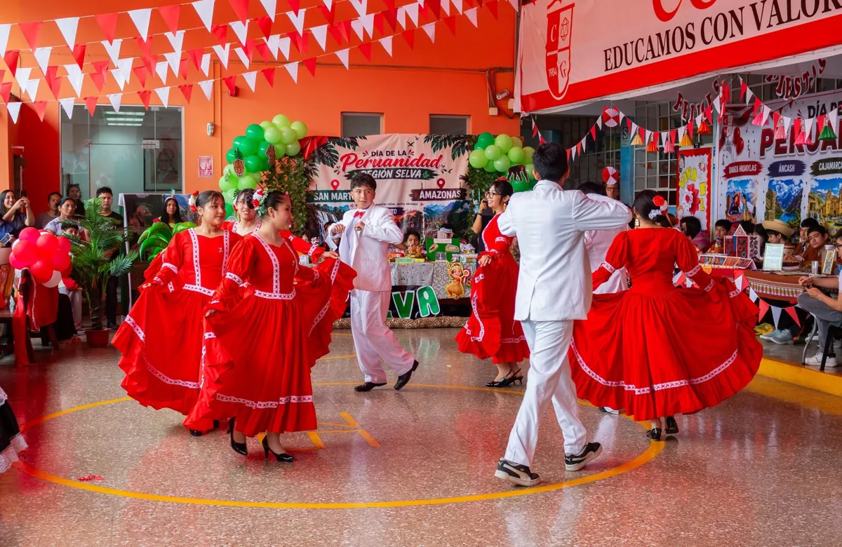 Presentación cultural de Secundaria por el Día de la Peruanidad