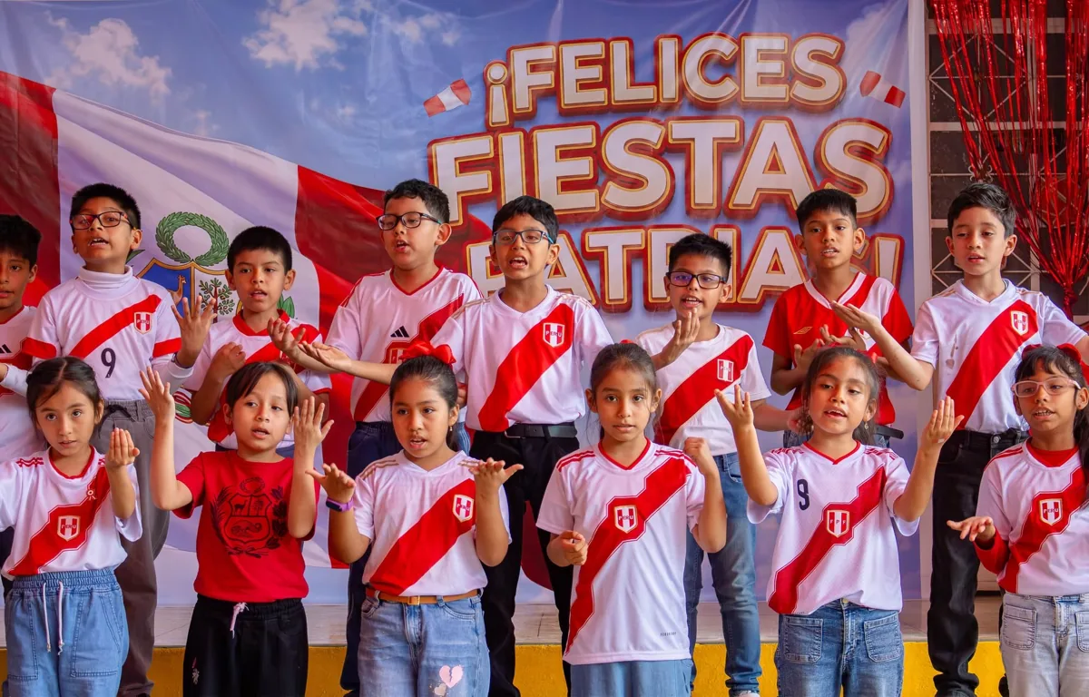 Estudiantes de Primaria en una presentación cultural