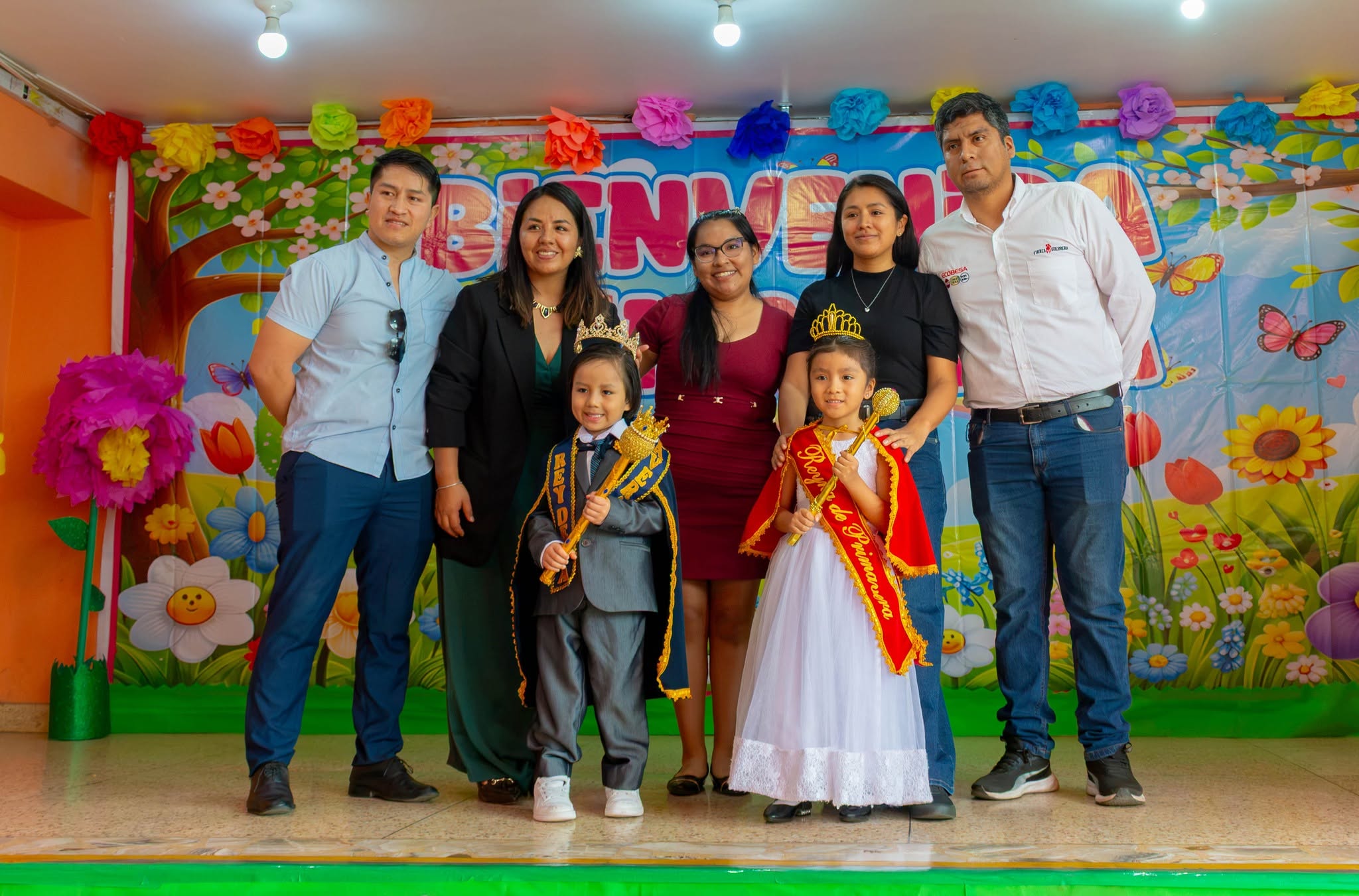 Familias y estudiantes del Colegio Gauss en el Reinado Primaveral.
